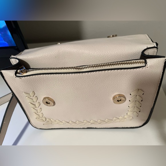 Like New White/Light Cream Tasseled Faux-Leather Purse. Perfect for Nashville! - Picture 3 of 7